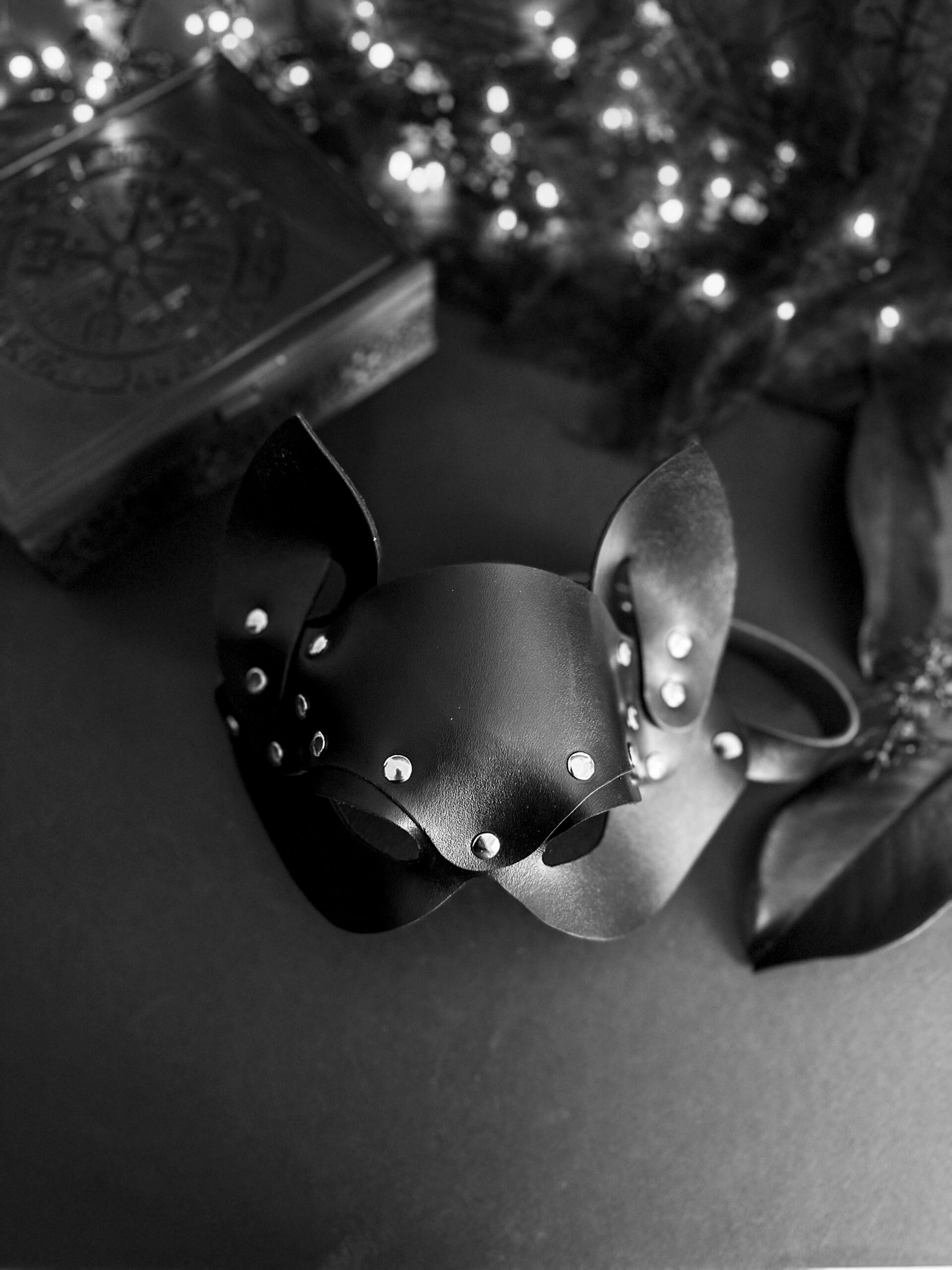 Masca "Cat Woman" din piele reciclata – imagine 6