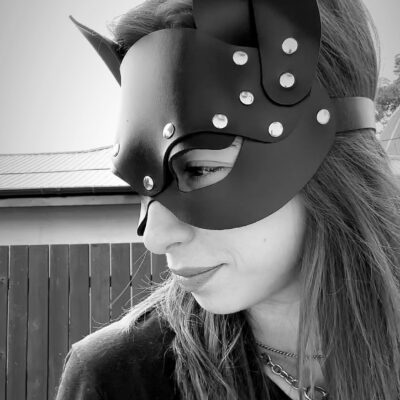 Masca "Cat Woman" din piele reciclata