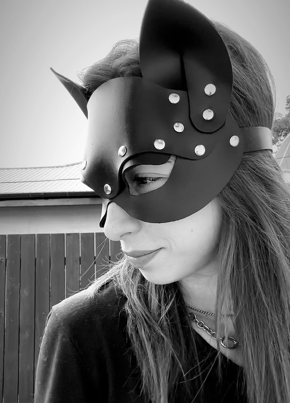 Masca "Cat Woman" din piele reciclata