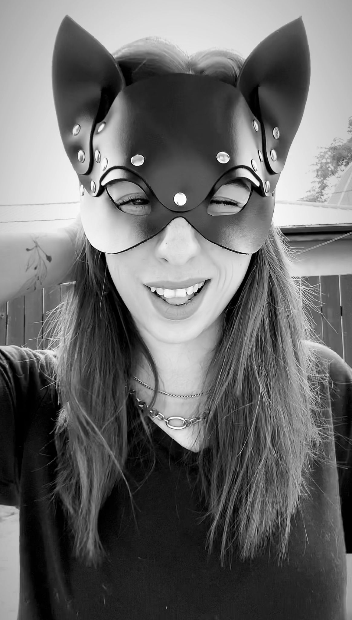 Masca "Cat Woman" din piele reciclata – imagine 2